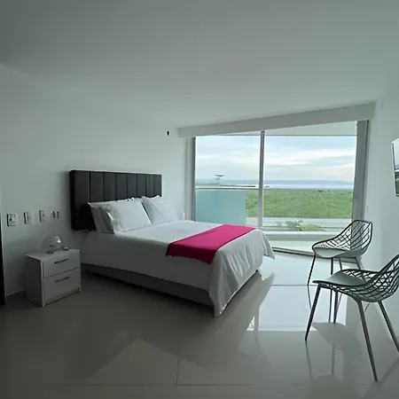 2 Morros. Vista Ciénaga Y Salida Playa