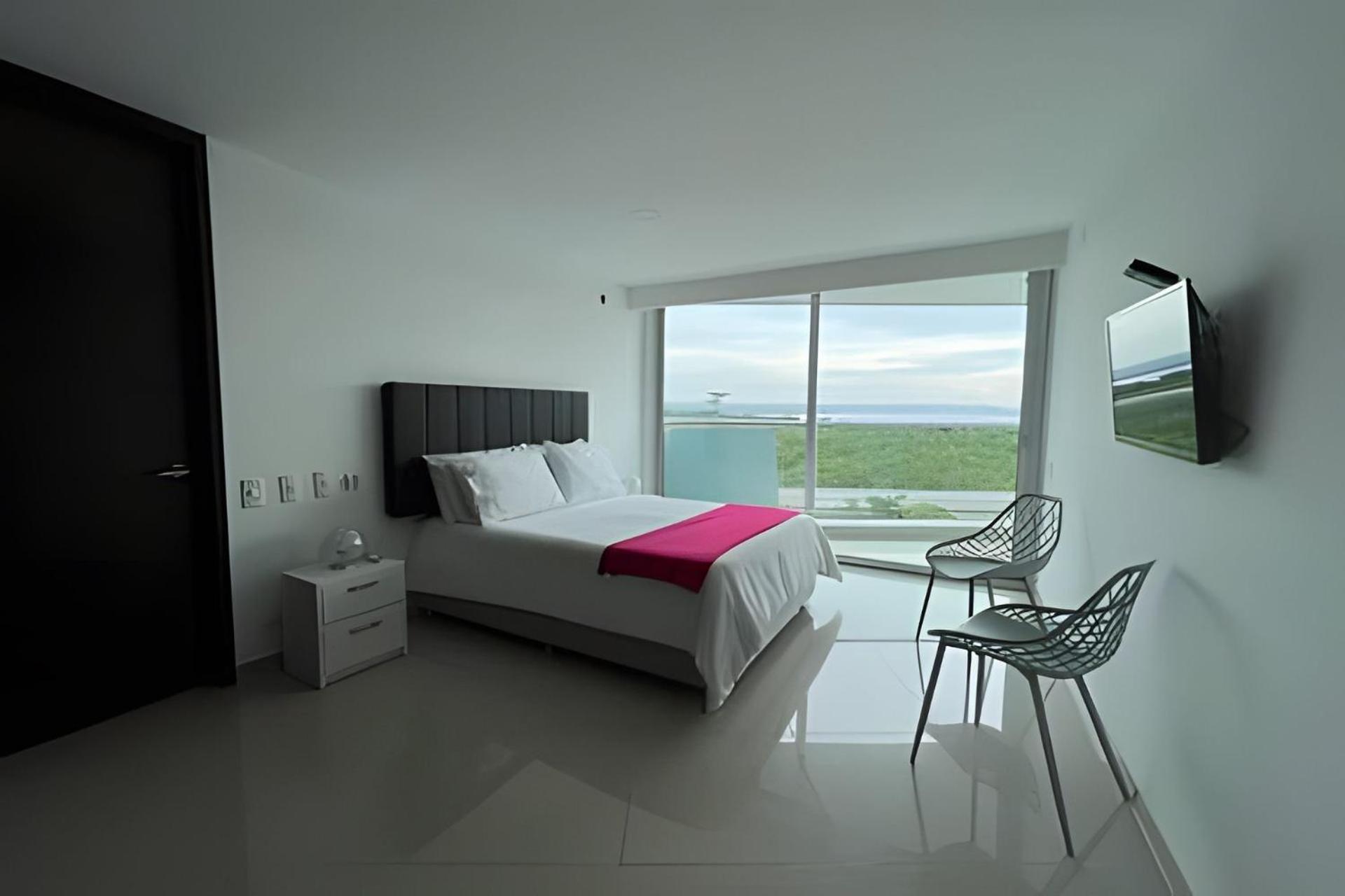 2 Morros. Vista Ciénaga Y Salida Playa